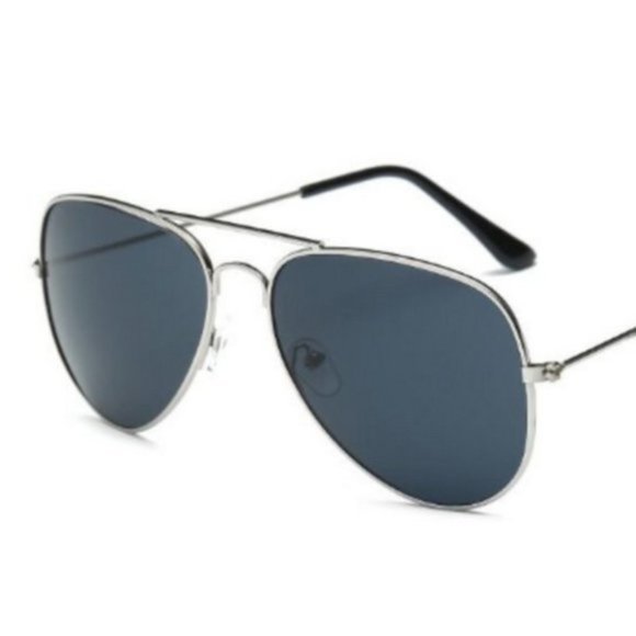 ๐โจ Black and Silver Aviator Sunglasses - Picture 2 of 4